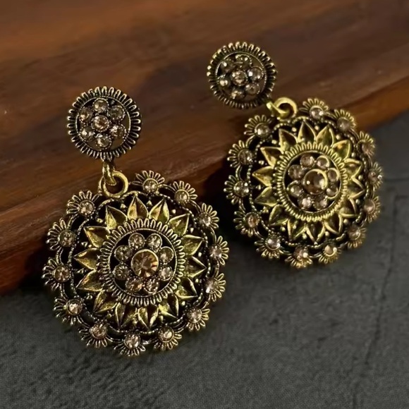 Women’s Arabic Vintage Gold Floral Earrings diamond - Picture 4 of 5